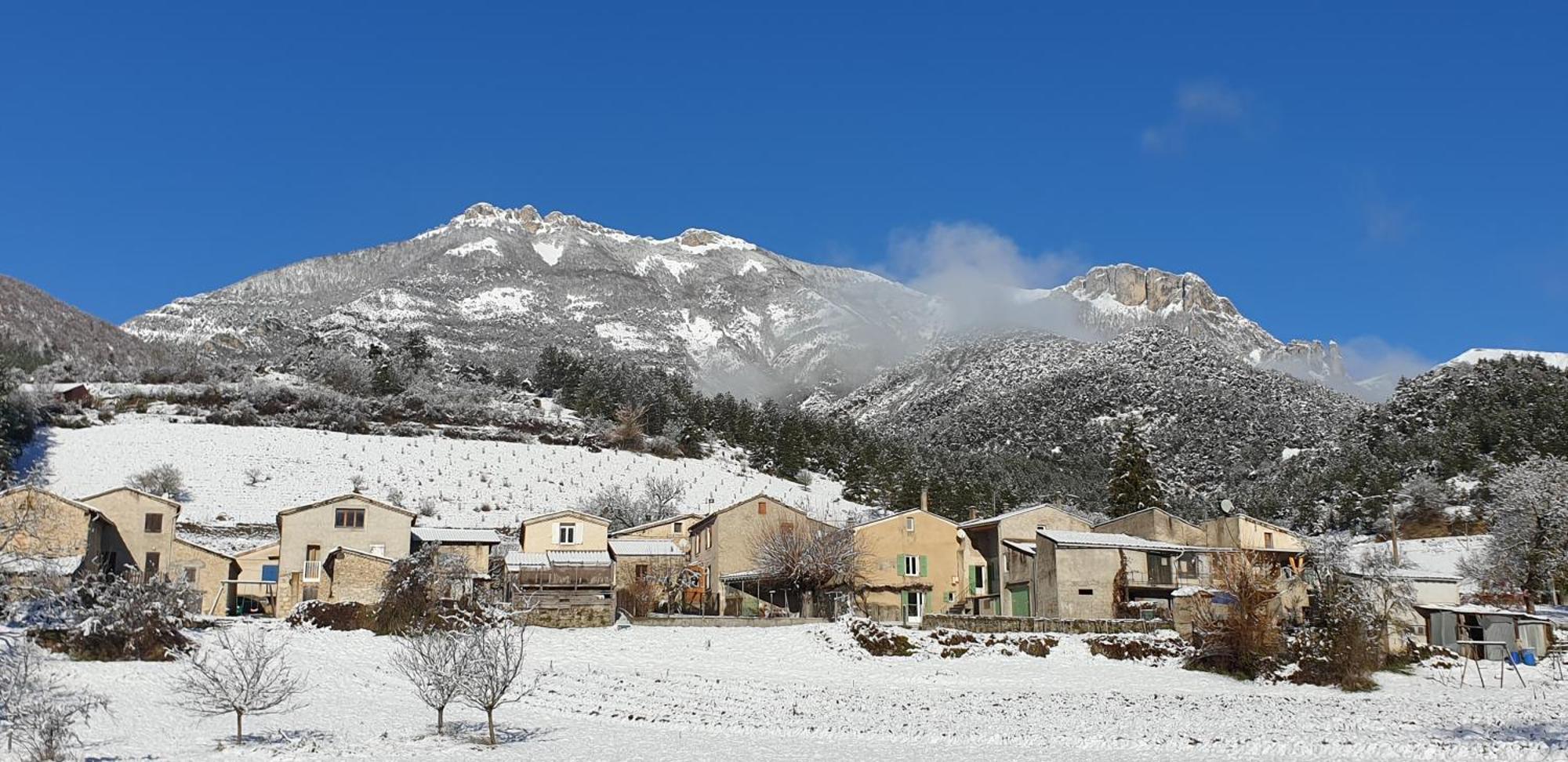Maison De Village Aux Portes Du Vercors Chamaloc Eksteriør billede